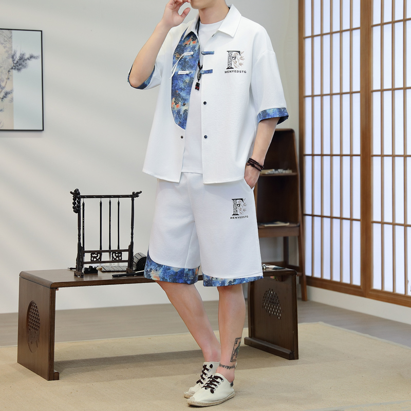 Resort Shirt Floral - ชุดกิโมโน 2 ชิ้นสำหรับผู้ชายลายดอกไม้สีฟ้าสำหรับฤดูร้อน - เสื้อแขนสั้นเข้าชุดกับกางเกงขาสั้น ชุดลำลองสำหรับพักผ่อน